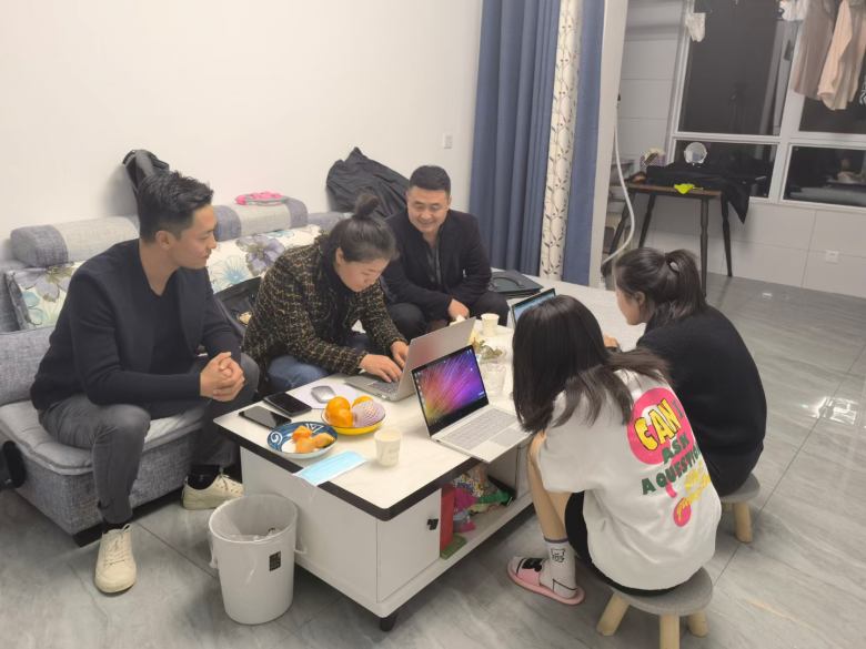 西安博菲克酒店家具廠設(shè)計(jì)師瀏覽神木冠之尚酒店效果圖.jpg