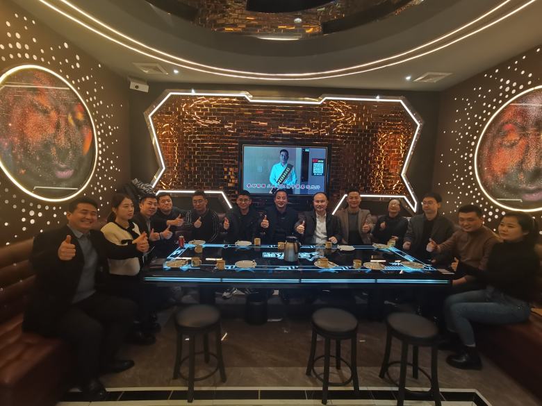 西安博菲克酒店家具業(yè)務(wù)團(tuán)隊(duì)合影.jpg