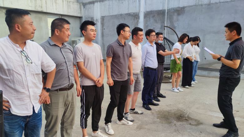 20220601/6297151cb1312.jpg 博菲克飛越團(tuán)隊進(jìn)行風(fēng)采展示演練.jpg